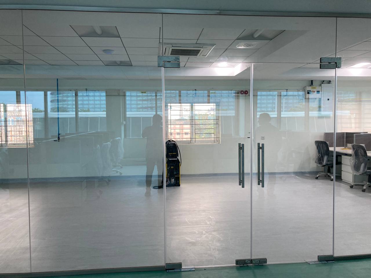 Frameless glass partition installation