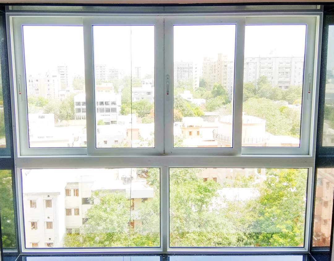 Aluminium sliding window with slim frames